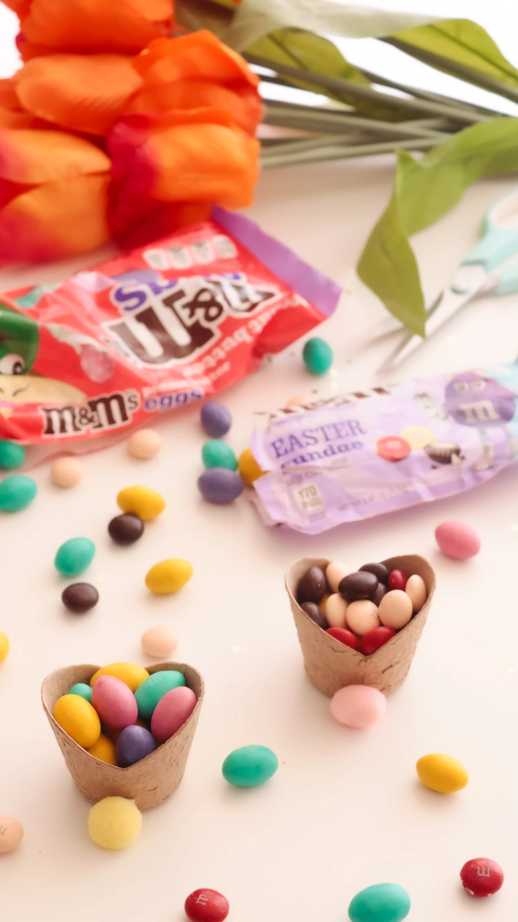 Proyecto creativo de Pascua con chocolates de colores