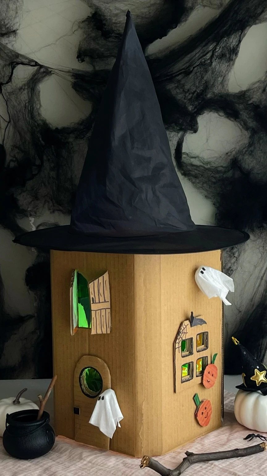 Casa encantada de cartón para Halloween