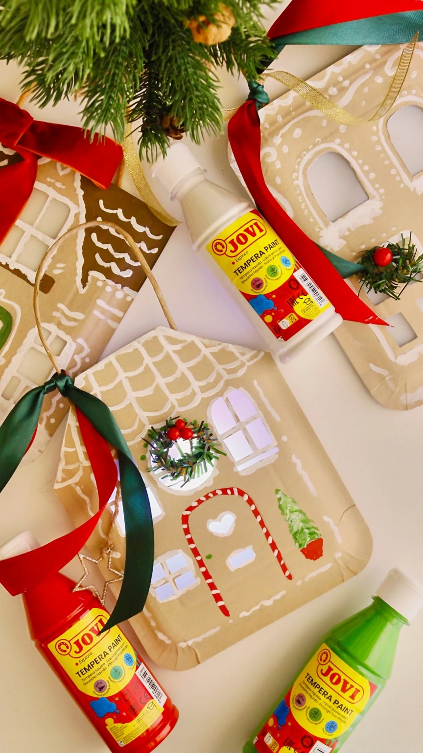 Casitas navideñas de cartón decoradas con témpera JOVI